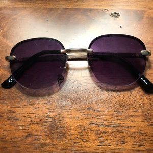 Frameless purple lens sunglasses
